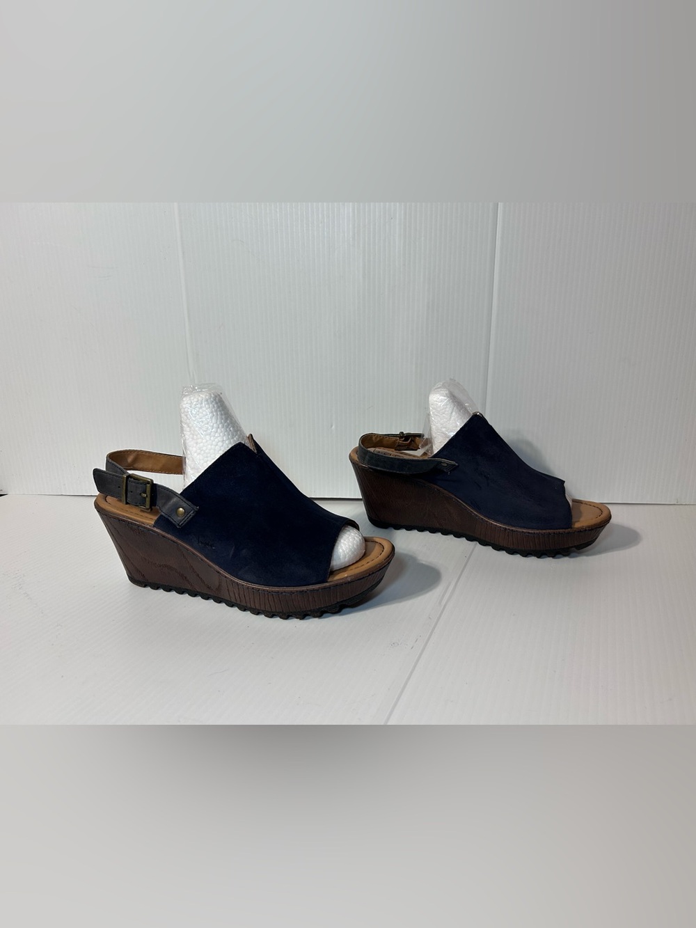 B.o.c. Navy leather wedge sandals women size 10 M